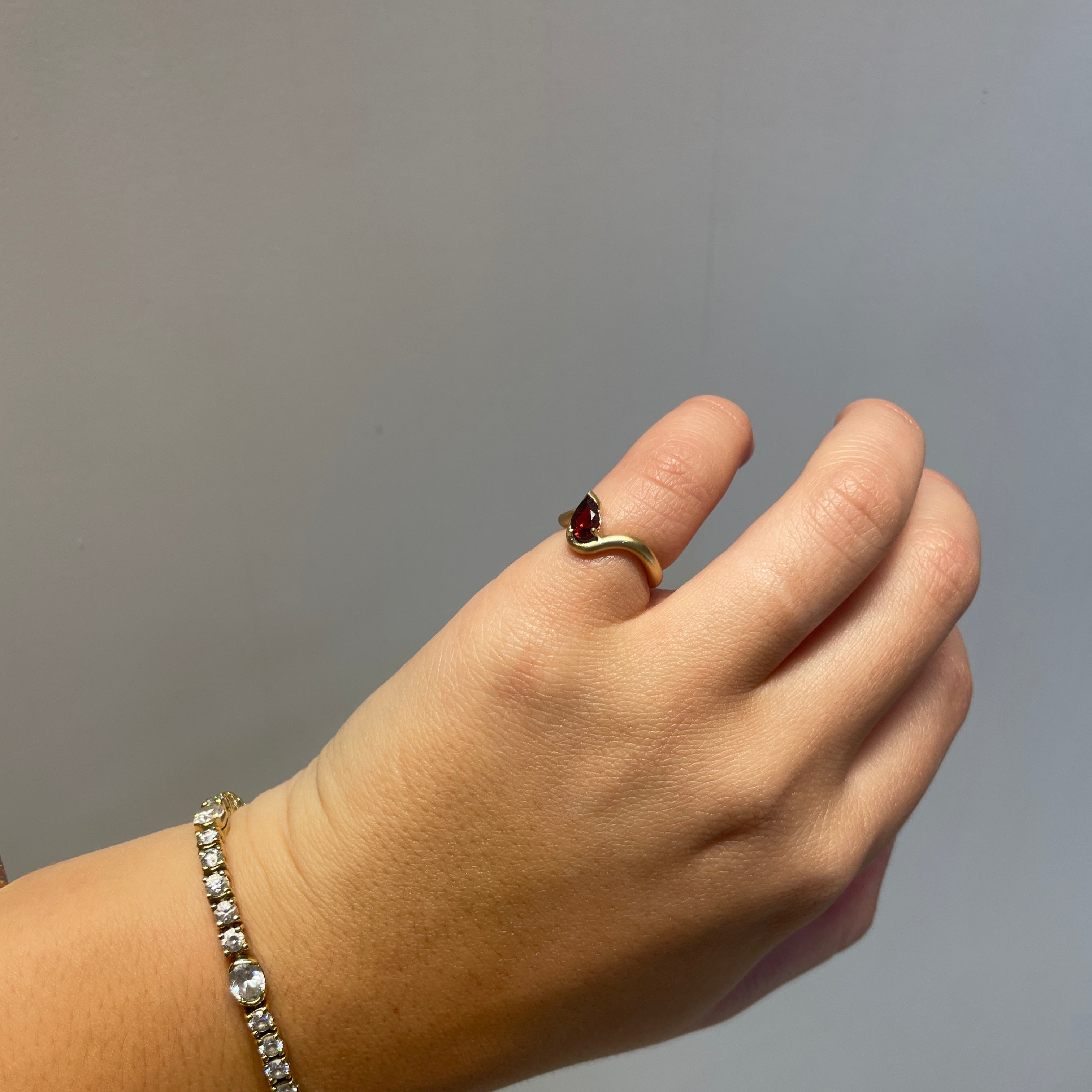 BB Thelma Garnet - On Model