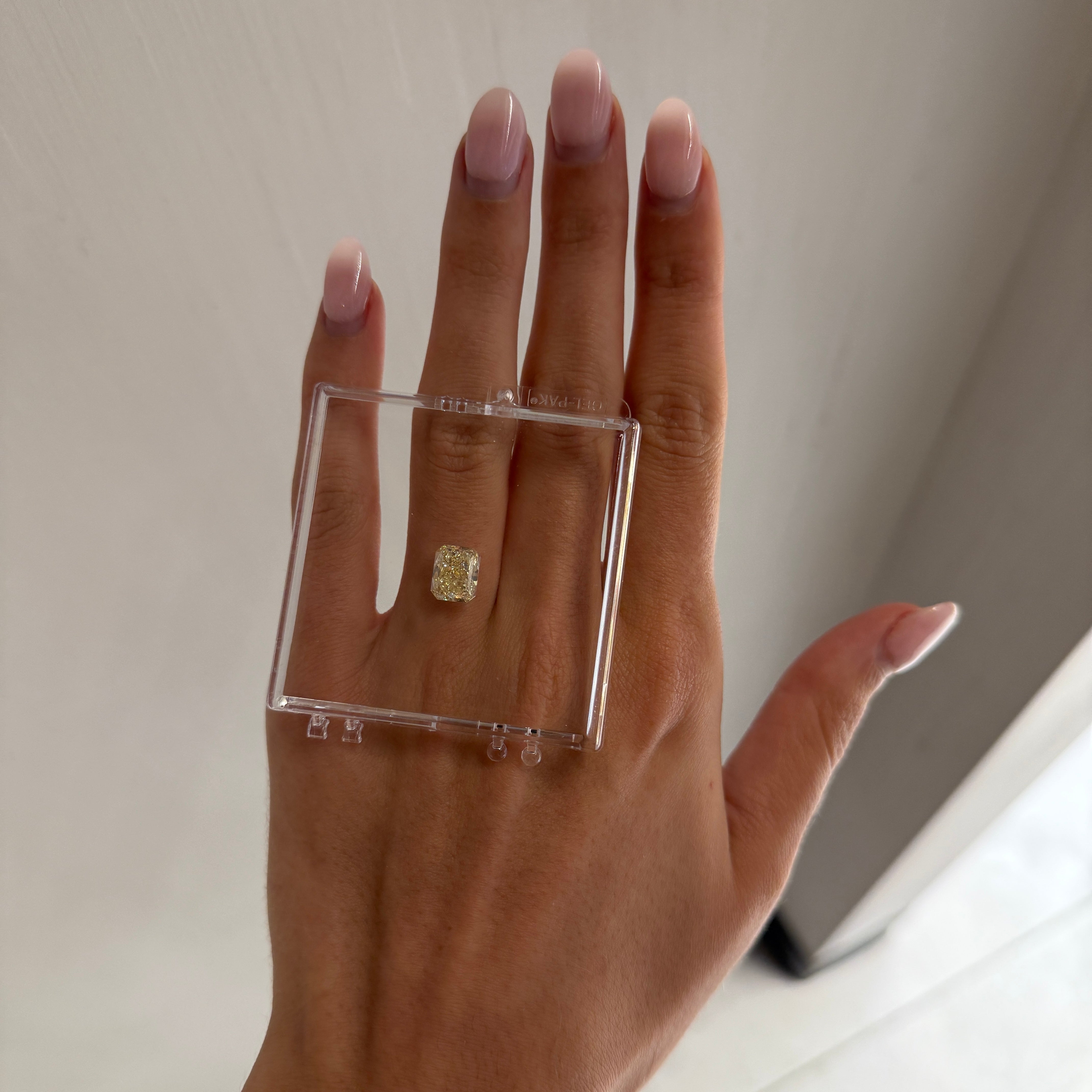 3.16 CRT Y-Z VS1 RADIANT CUT DIAMOND