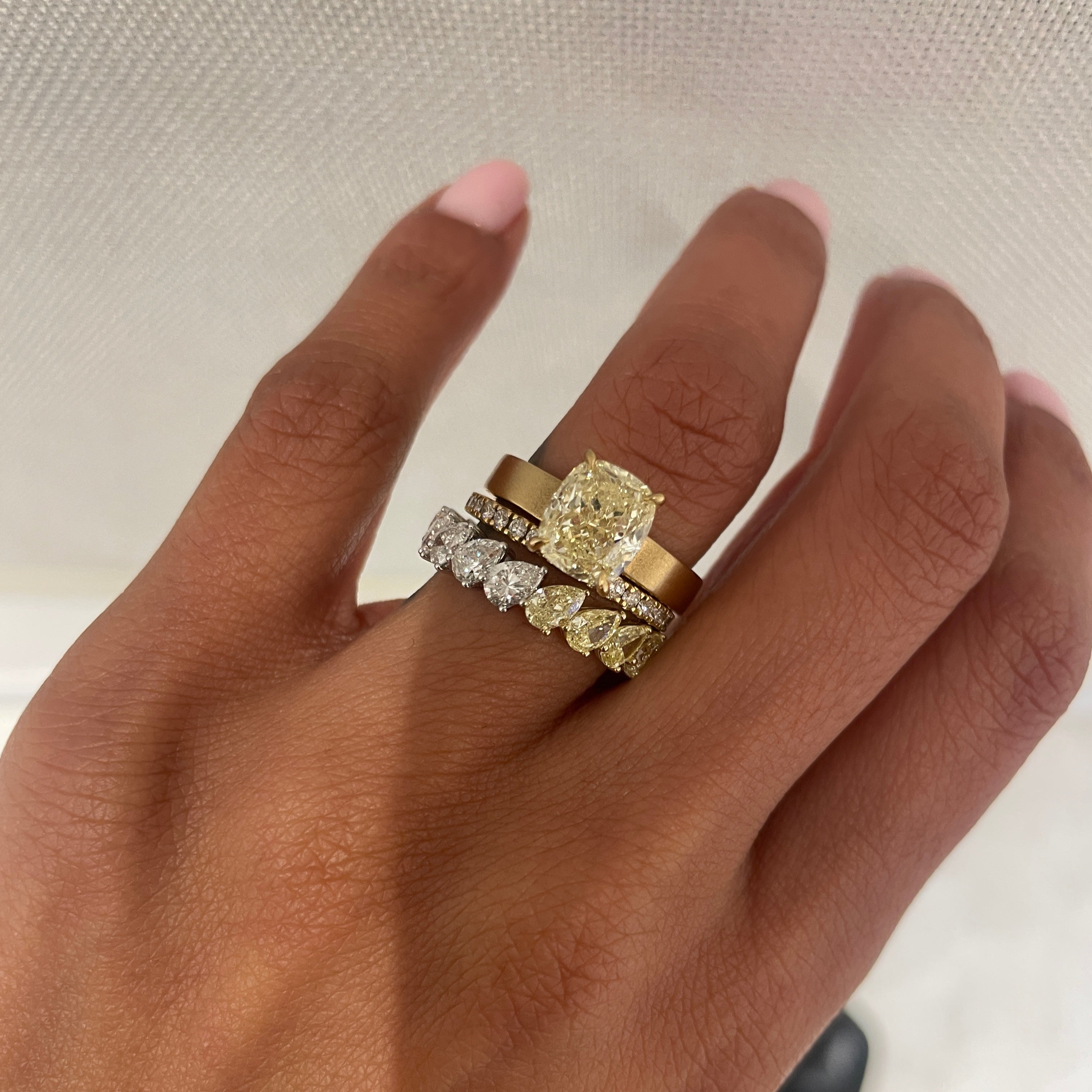 GEMINI TWO TONE PEAR BAND