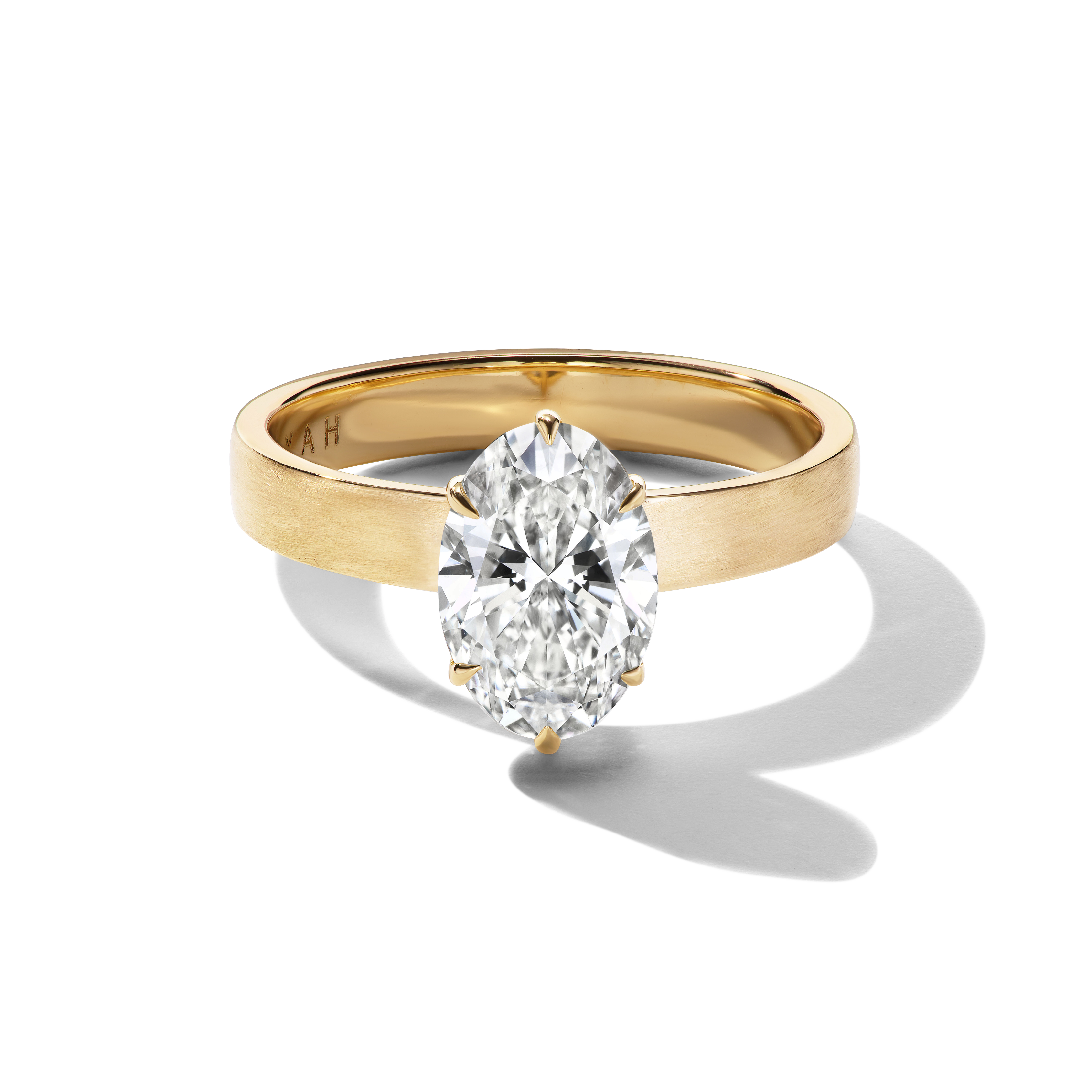 BESPOKE SELENE WITH OVAL DIAMOND