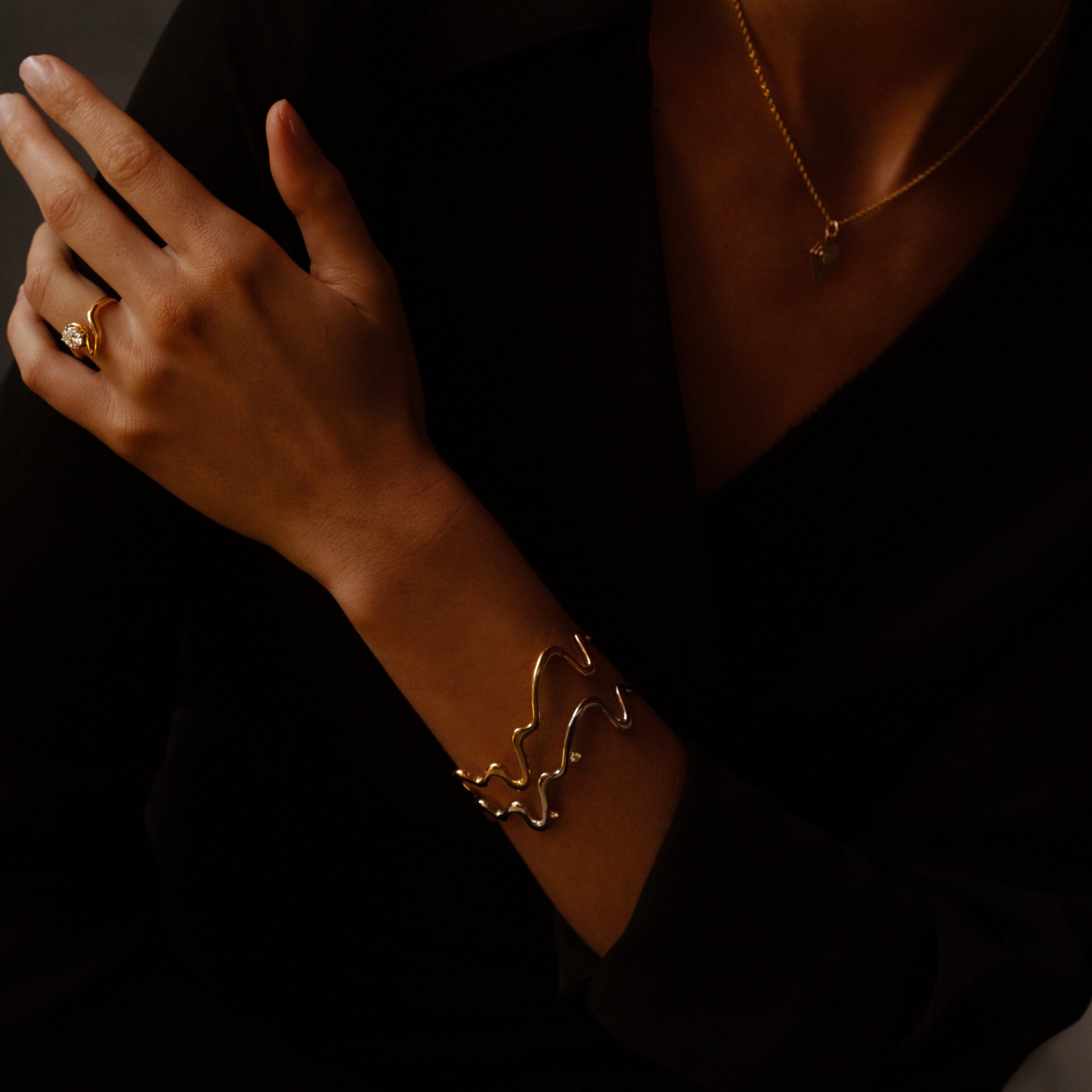 SOMA DIAMOND SQUIGGLE HINGE BANGLE