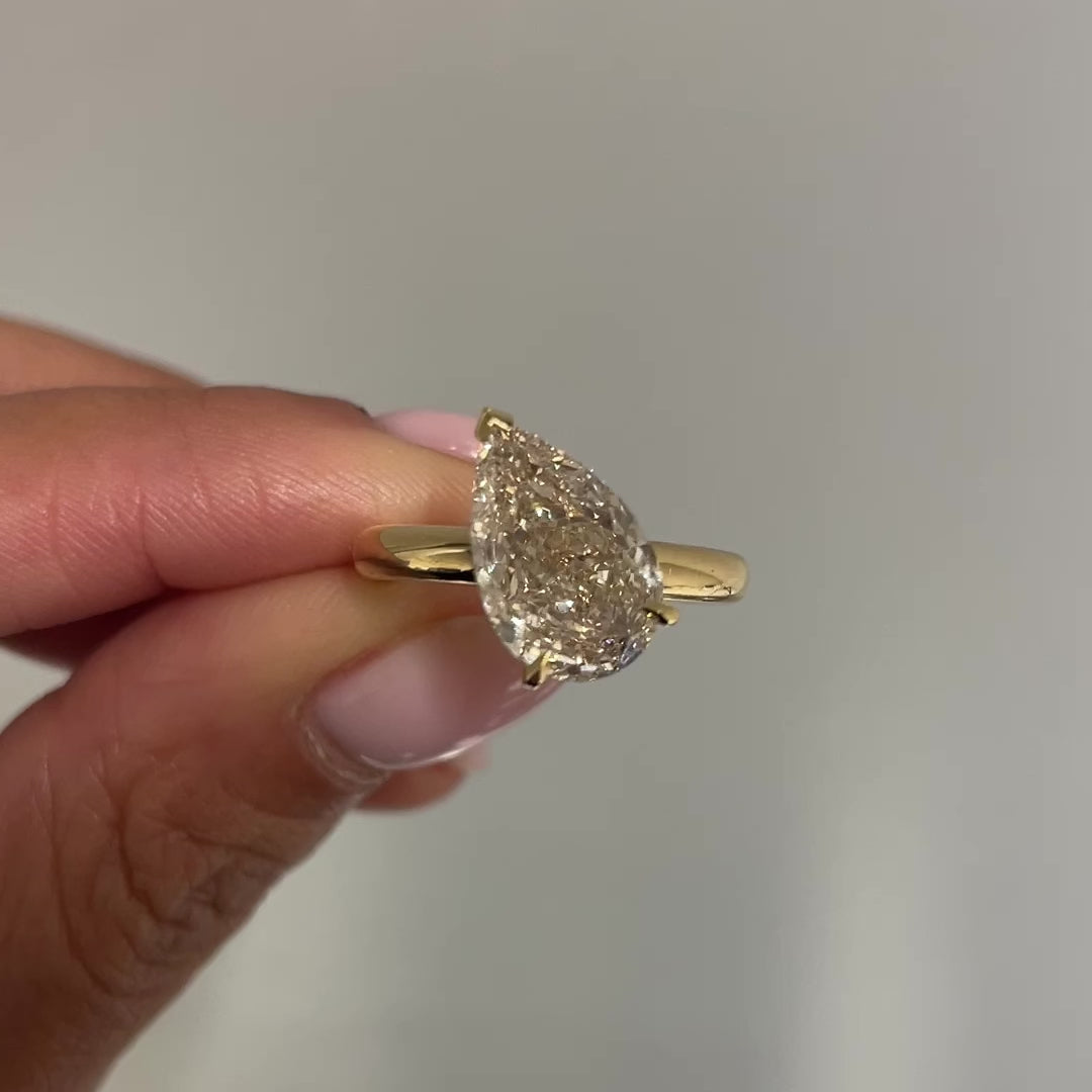 NUDE DIAMONDS™ - AURA 4.13, close up