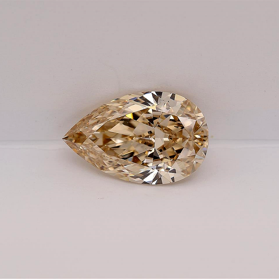 4.06 CRT Y VVS1 PEAR CUT DIAMOND