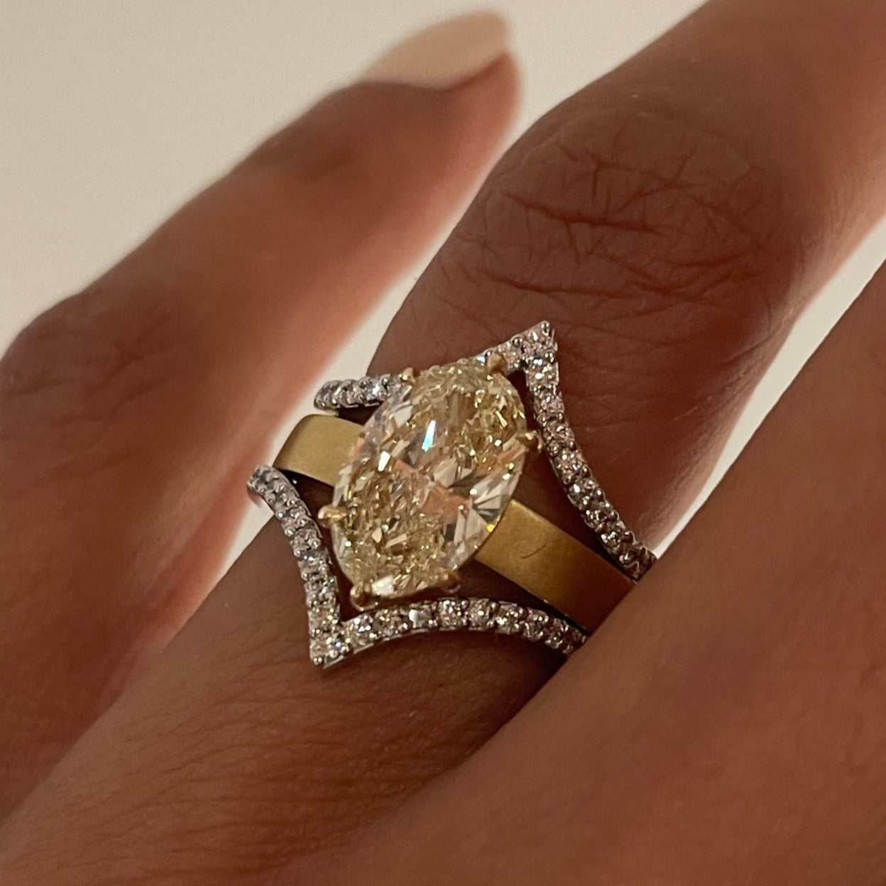 TIA CHEVRON RING