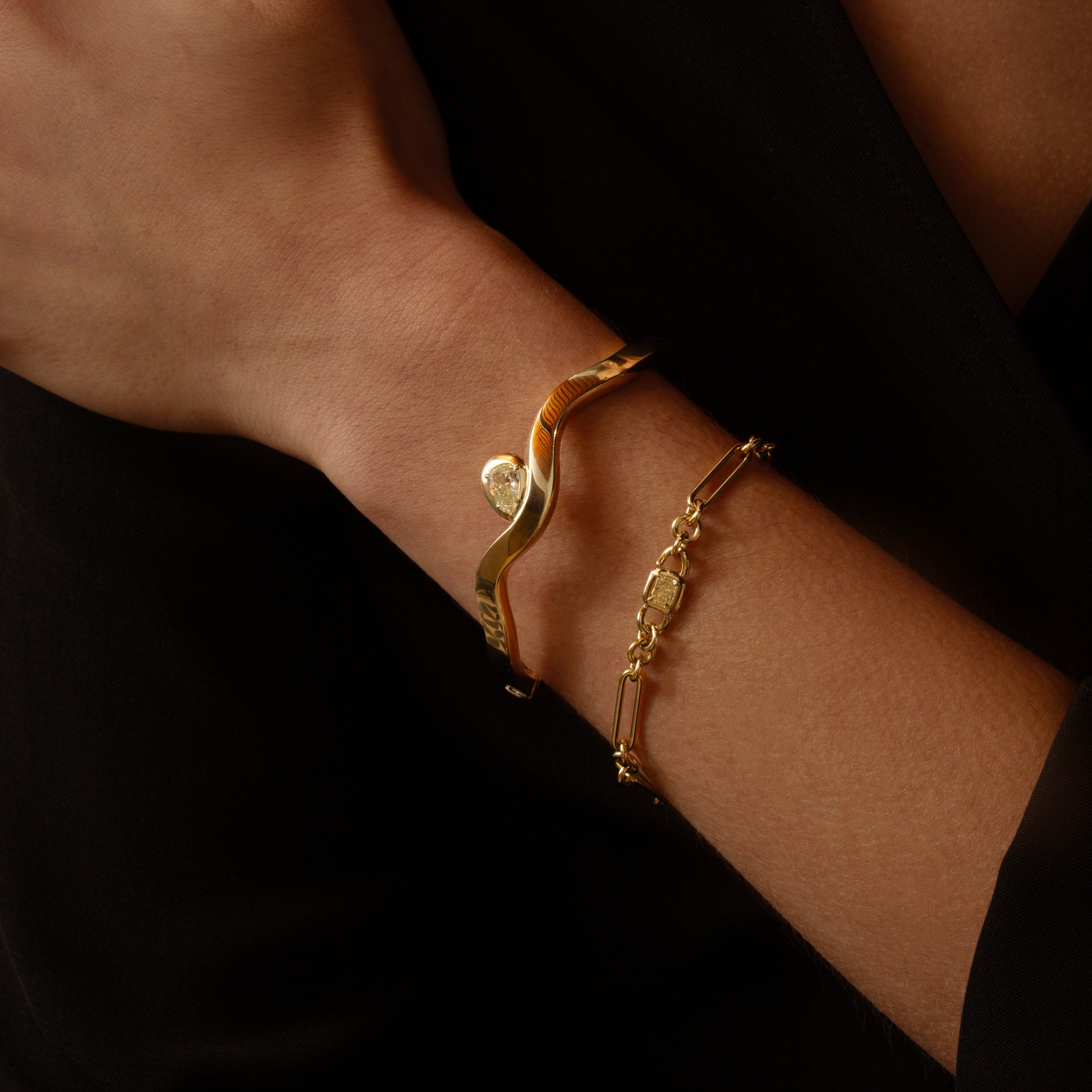 HITO HINGE BANGLE