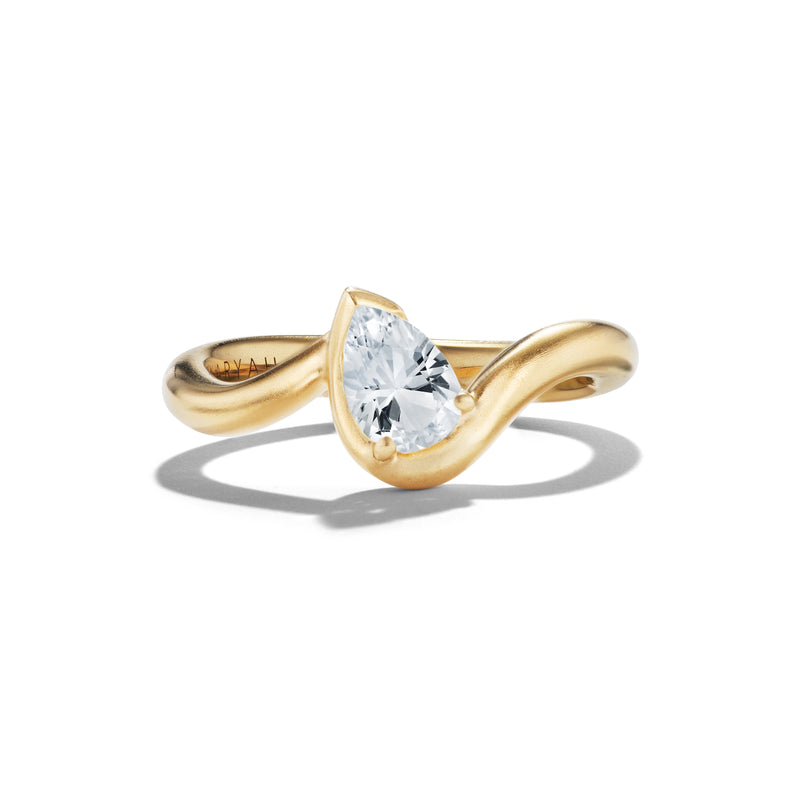 BB Thelma White Sapphire, in Yellow Gold