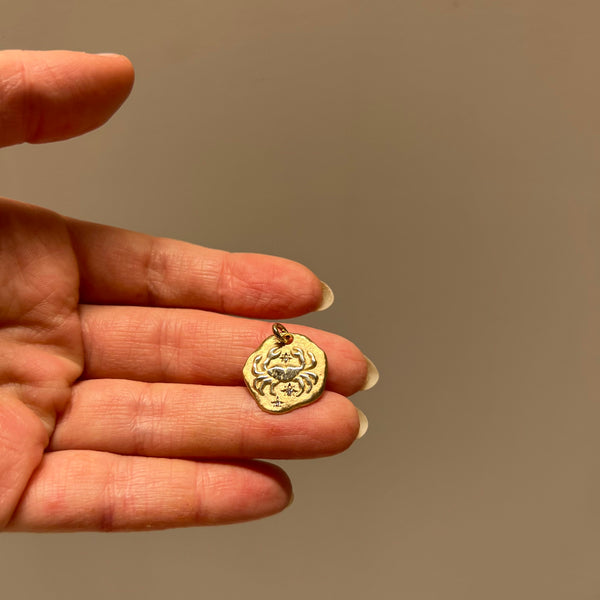 CANCER 18KT YELLOW GOLD ZODIAC MEDALLION PENDANT