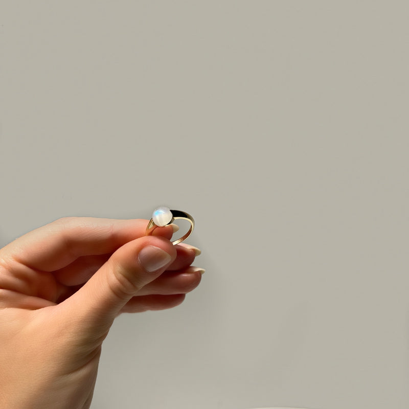 AVAN MOONSTONE 14KT GOLD RING
