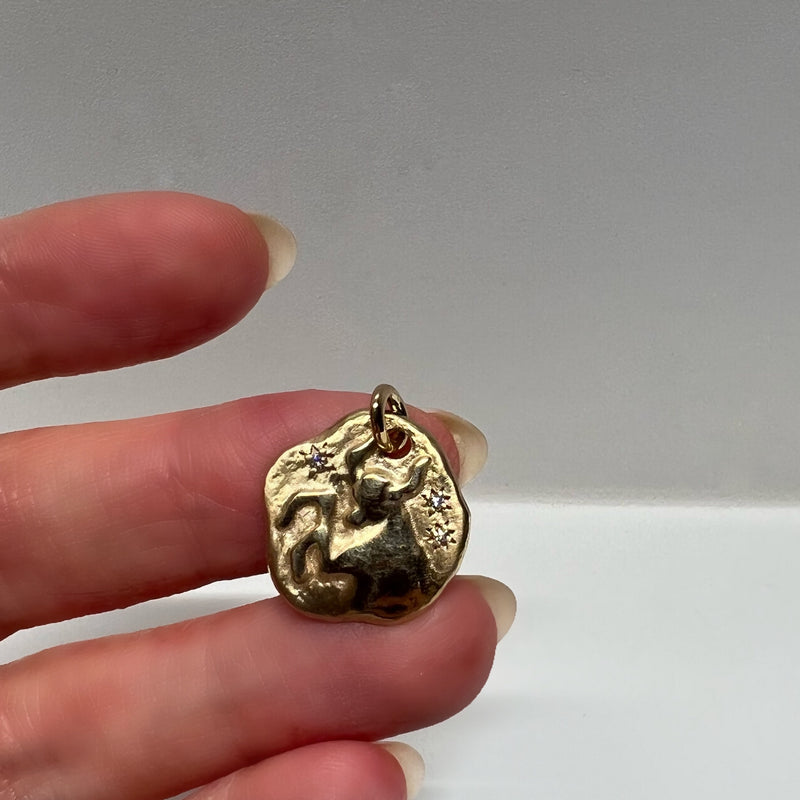 TAURUS 18KT YELLOW GOLD ZODIAC MEDALLION PENDANT