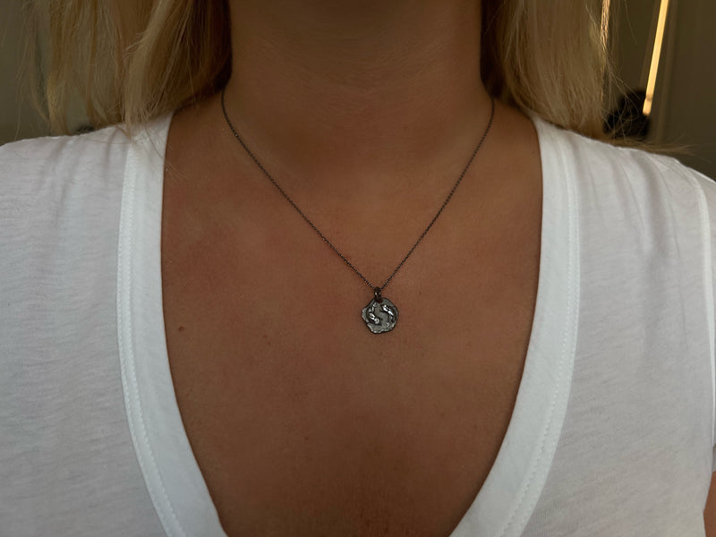 MINI PISCES ZODIAC MEDALLION - Black