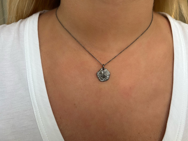 MINI LEO ZODIAC MEDALLION - Black