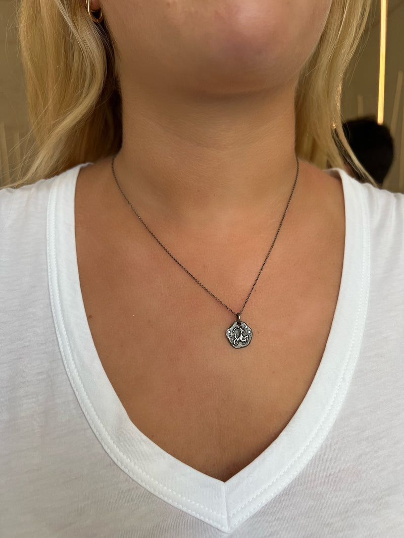MINI CAPRICORN ZODIAC MEDALLION - Black