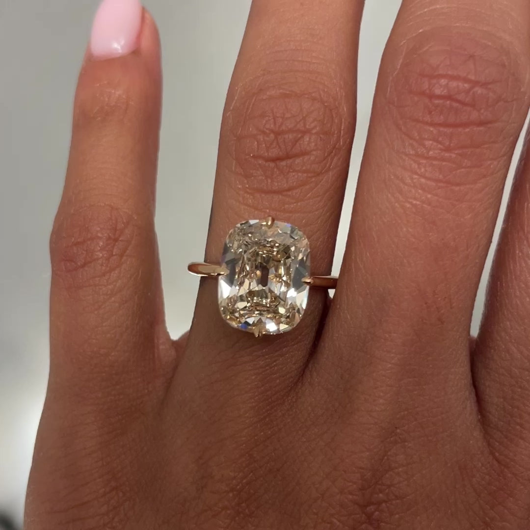 NUDE DIAMONDS™ - SOFIE 5.20, on hand, close up