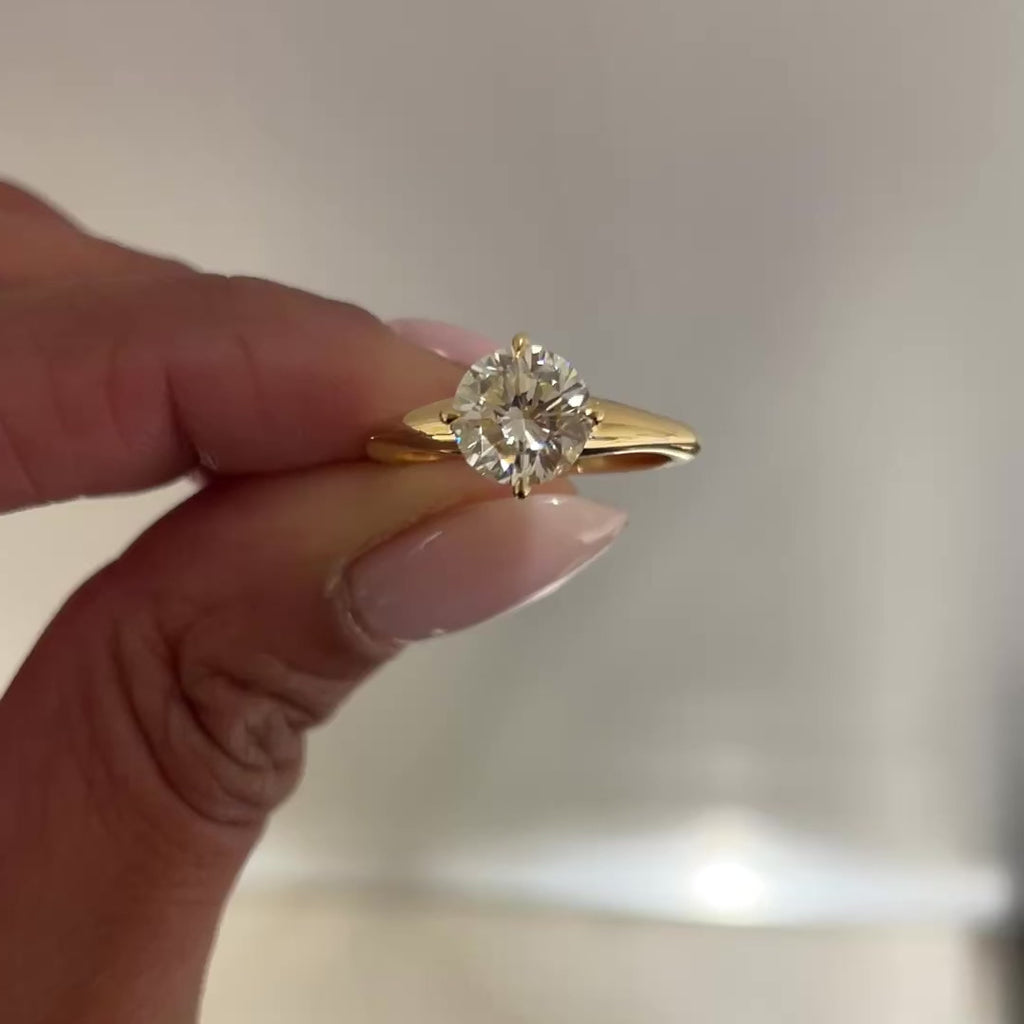 MAE 1.51 Round Engagement ring Detail Video