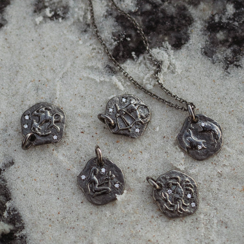 MINI LIBRA ZODIAC MEDALLION - Black