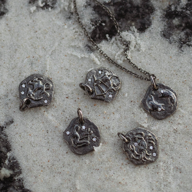 MINI VIRGO ZODIAC MEDALLION - Black