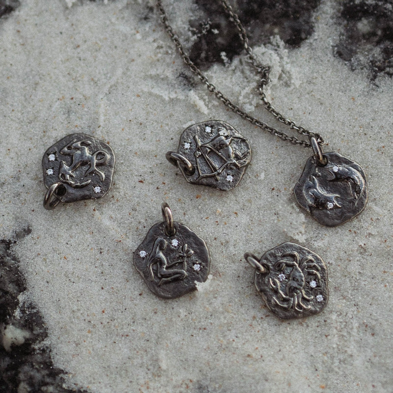 MINI LEO ZODIAC MEDALLION - Black